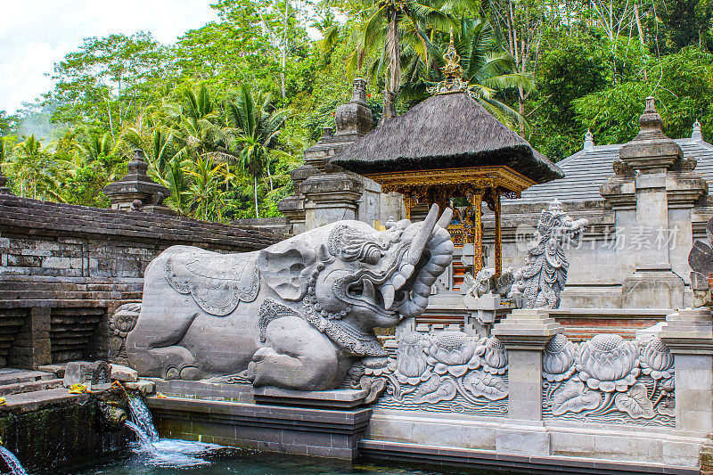 印度尼西亚巴厘岛的Tirta Empul temple。